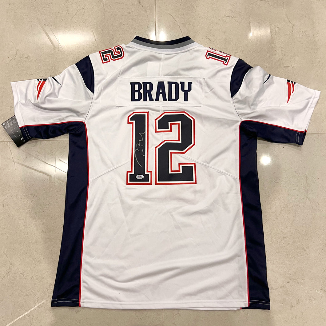 TOM BRADY AUTOGRAPH - NEW ENGLAND PATRIOTS - WHITE JERSEY - *PSA AUTHENTICATED*